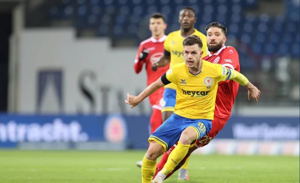 凯恩射失罚球失扳平良机 三狮军团1比2遭法国淘汰